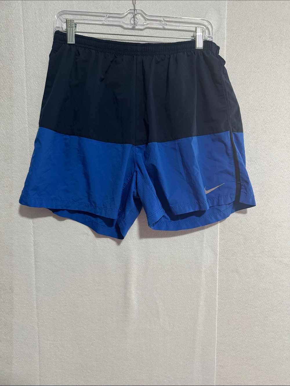 Nike Men’s Black and Blue Split-Panel Training Shorts